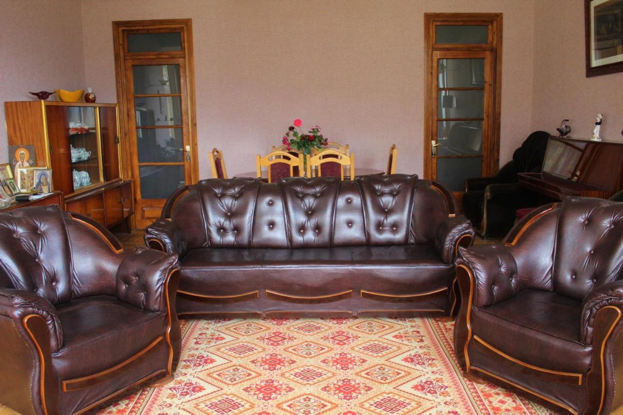 Guest House Racha Ambrolauri Exteriör bild